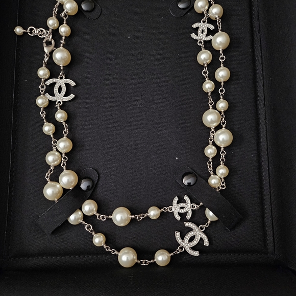 Brand New 2023 authentic Chanel 5 crystal cc pearly long necklace - Picture 11 of 16